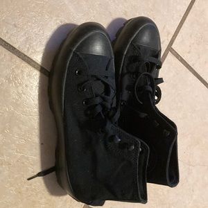 Woman black platform converse